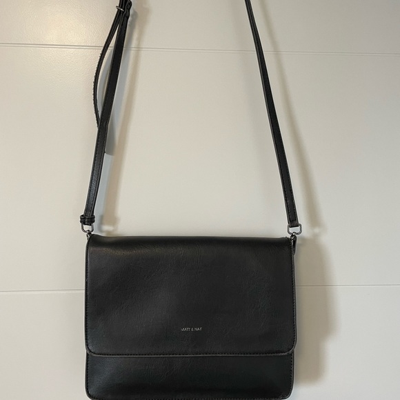 Matt&Nat black vegan leather crossover bag/purse. 8.5x11 inches. - Picture 1 of 4